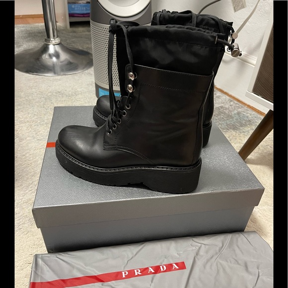 Like New Women‘s Size 6.5 Prada Leather Combat Boots With Drawstring Fasteners - Picture 3 of 12